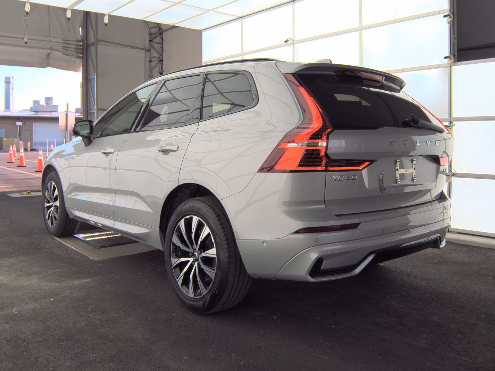2025 Volvo XC60 B5 Plus AWD
