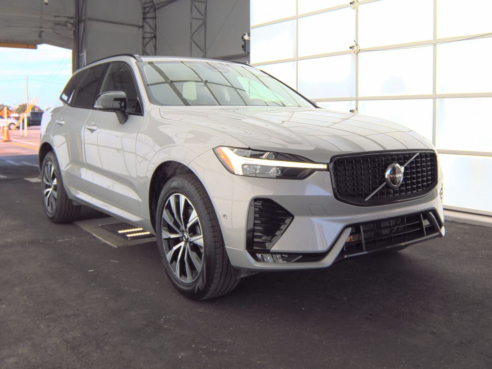 2025 Volvo XC60 B5 Plus AWD