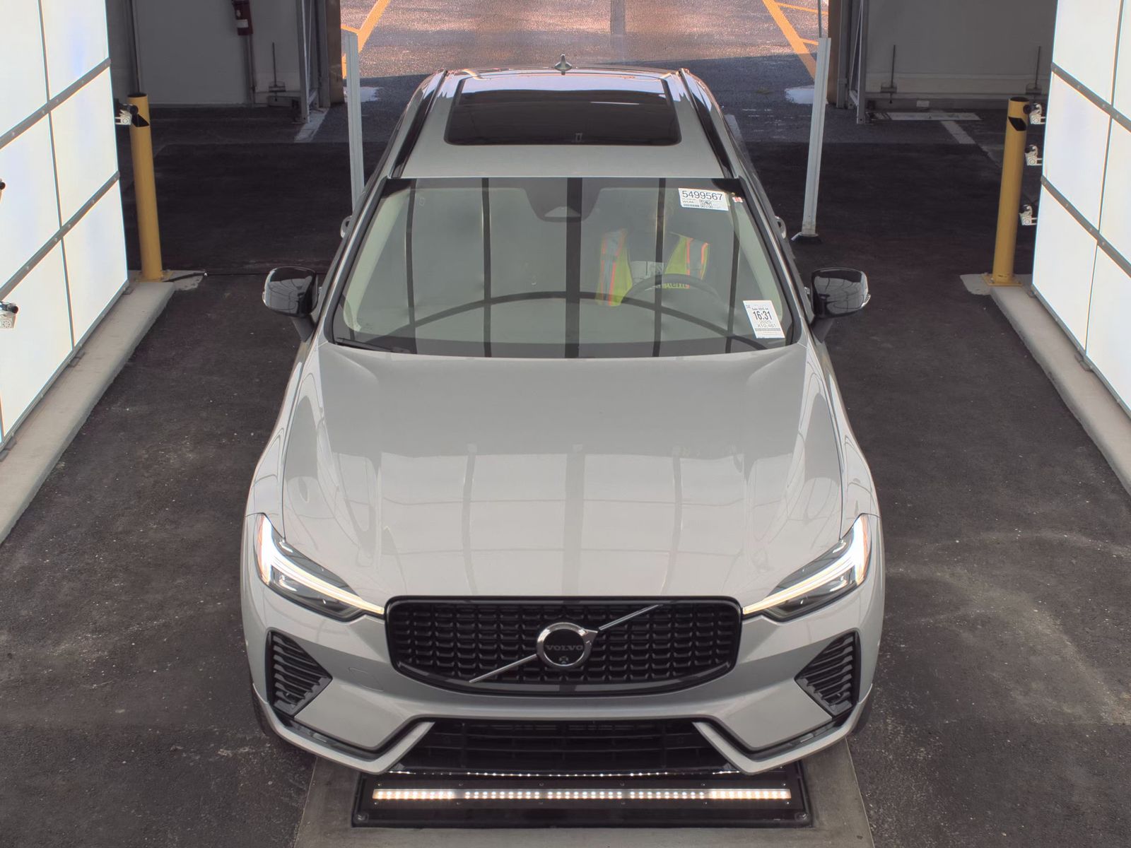 2025 Volvo XC60 B5 Plus AWD