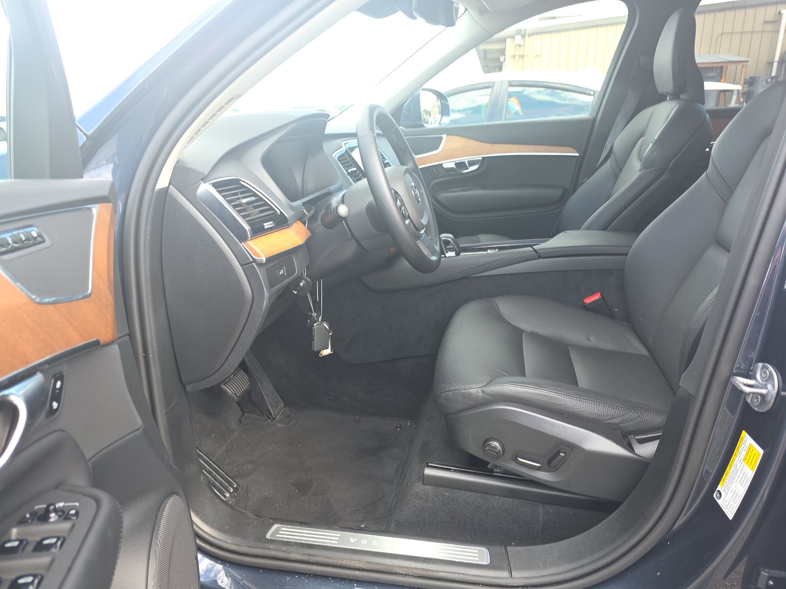 2025 Volvo XC90 B6 Plus AWD