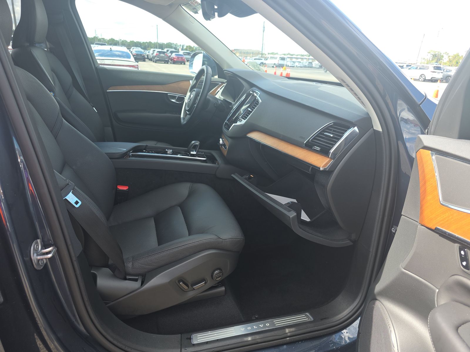 2025 Volvo XC90 B6 Plus AWD