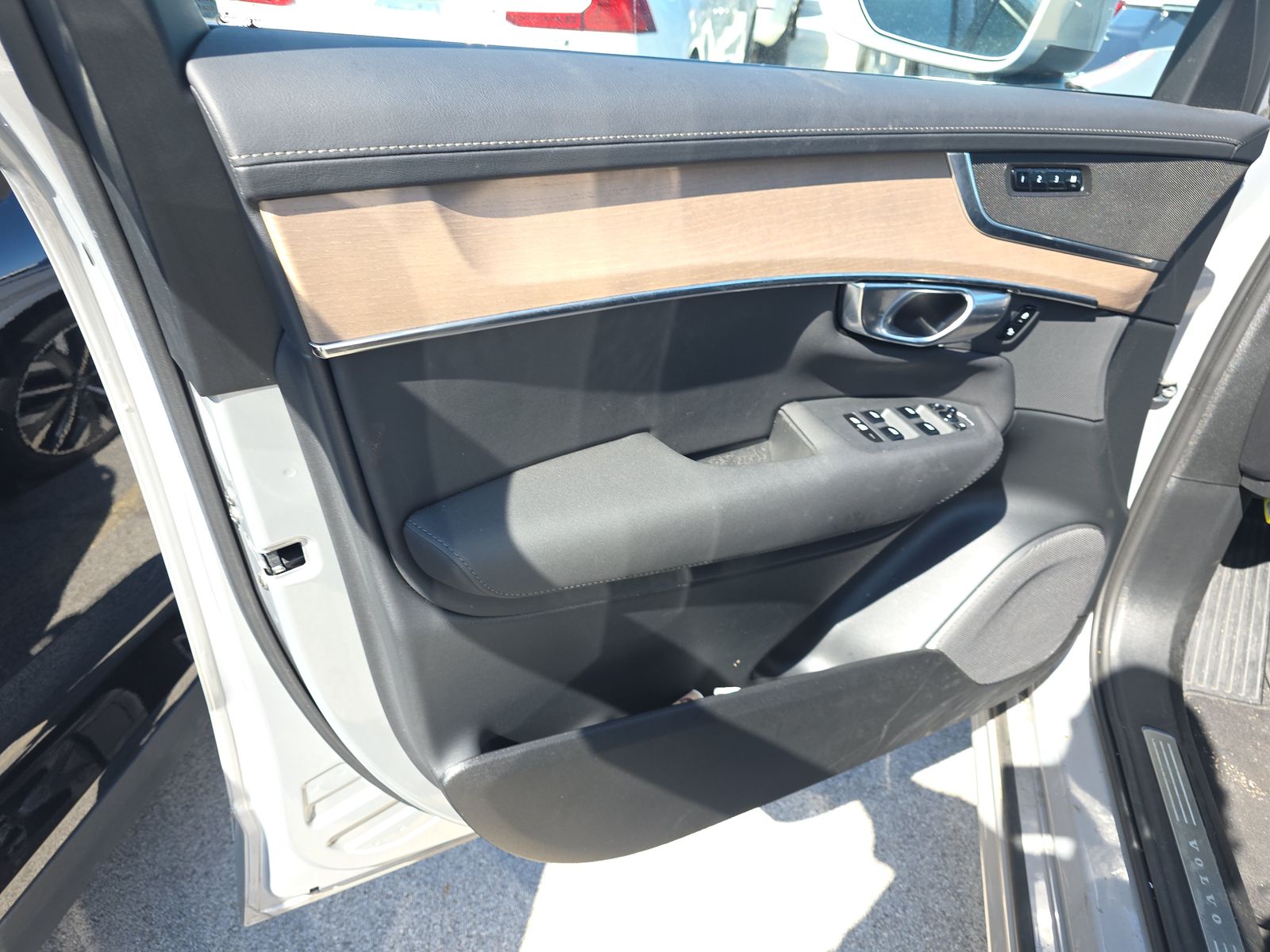 2025 Volvo XC90 B6 Plus AWD