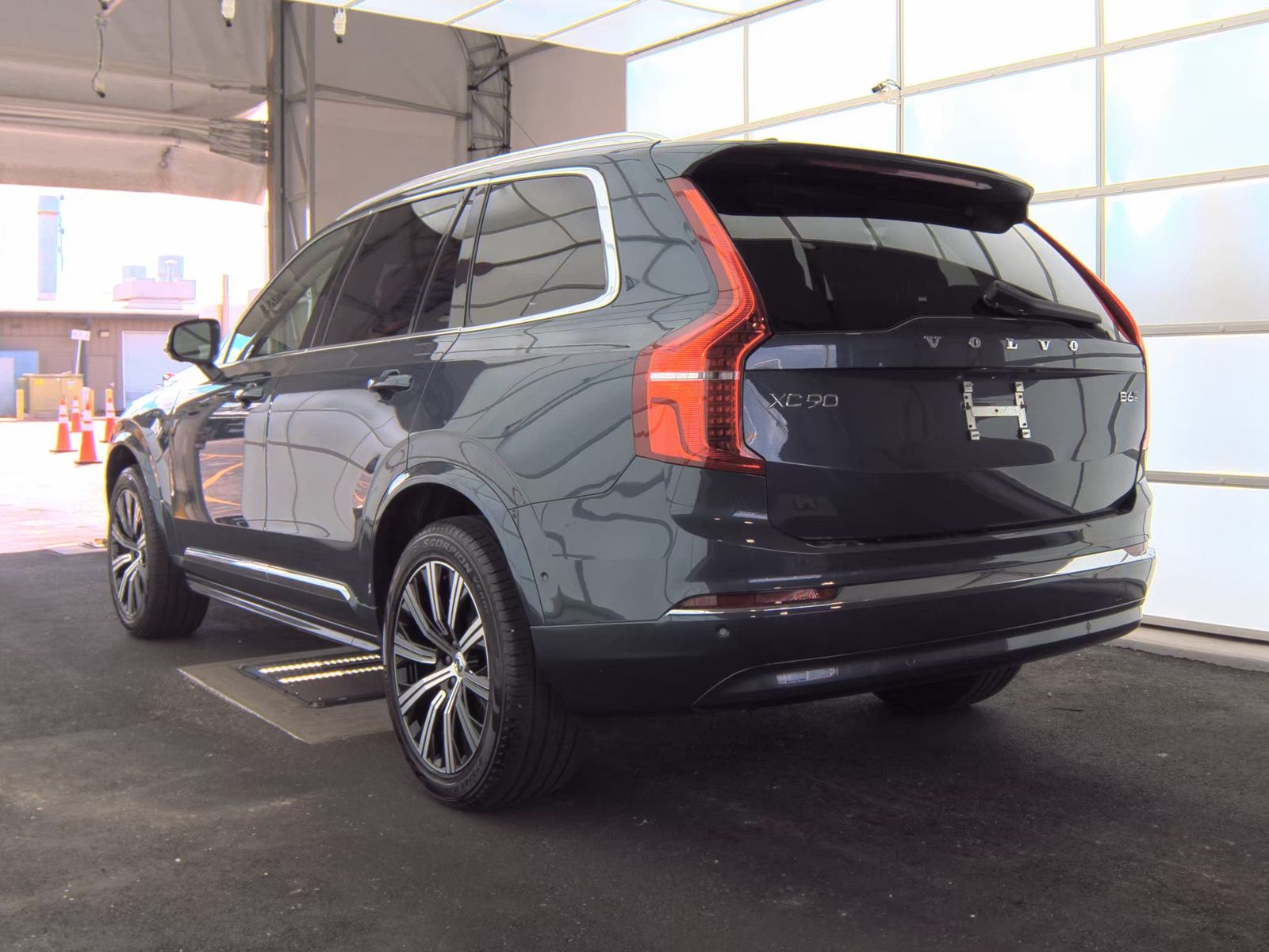 2025 Volvo XC90 B6 Plus AWD