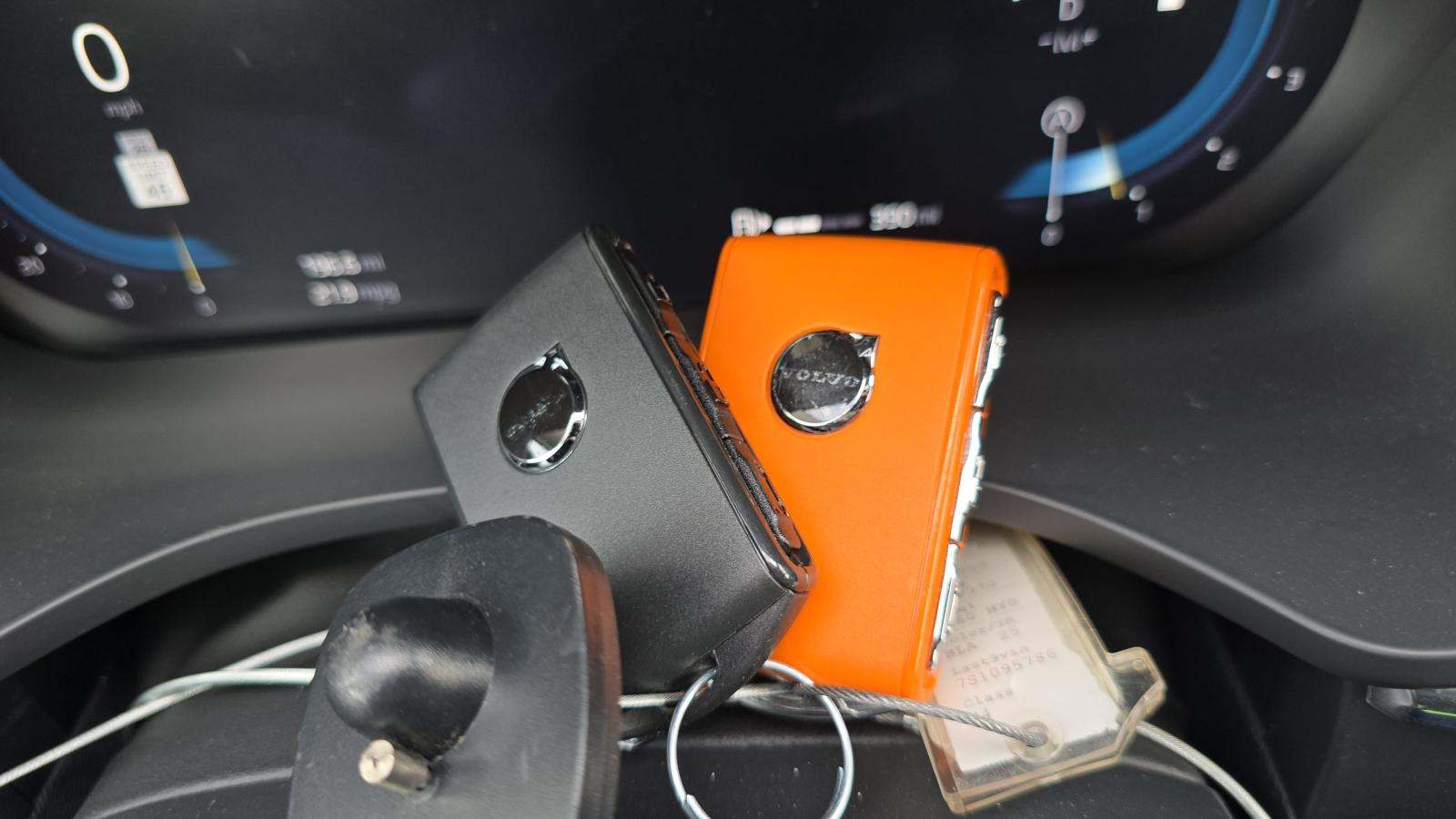 2025 Volvo XC60 B5 Plus AWD