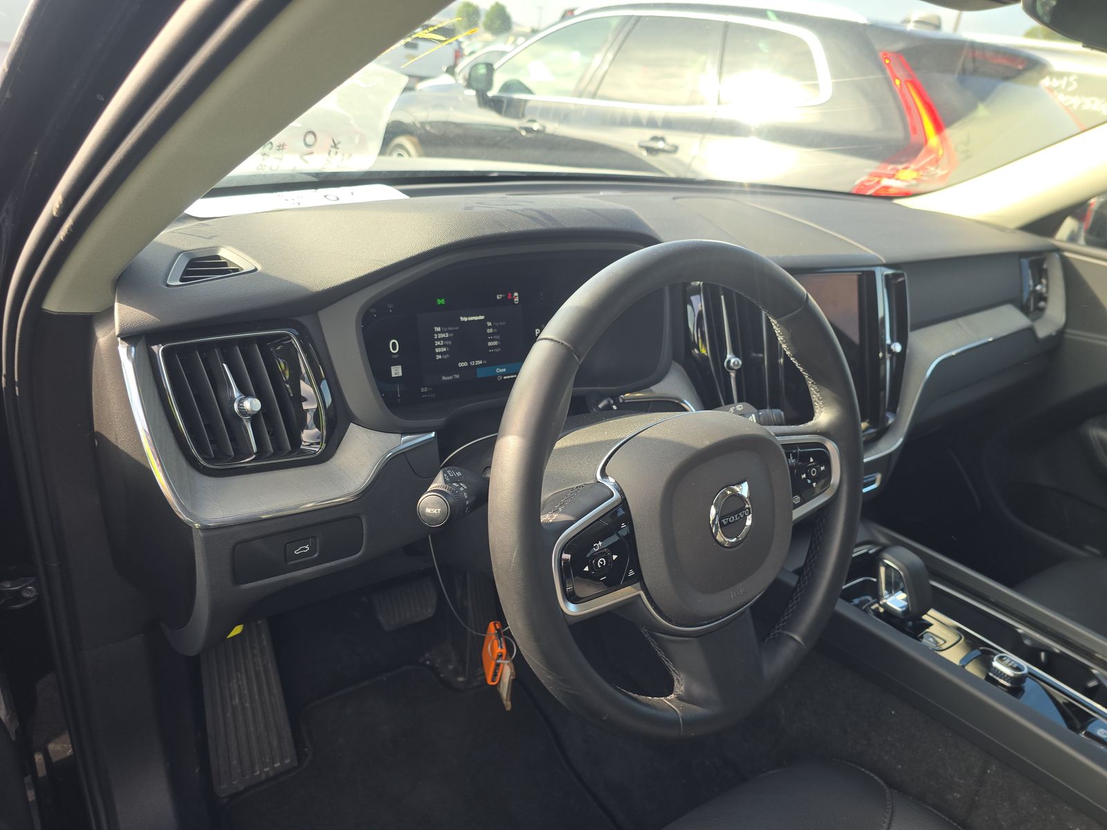 2025 Volvo XC60 B5 Plus AWD