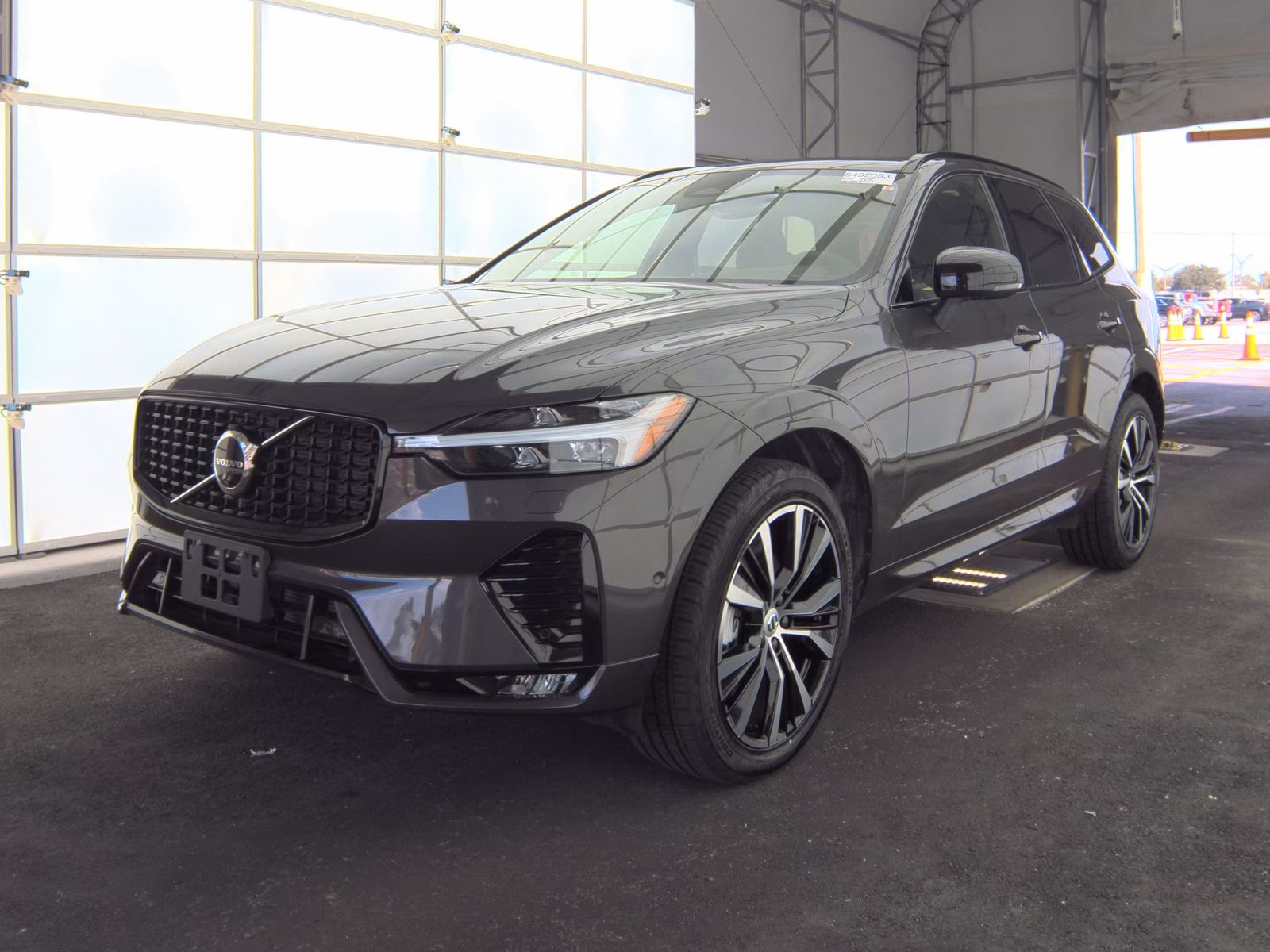 2025 Volvo XC60 B5 Plus AWD
