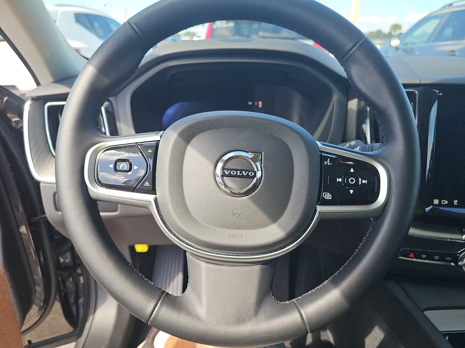 2025 Volvo XC60 B5 Plus AWD