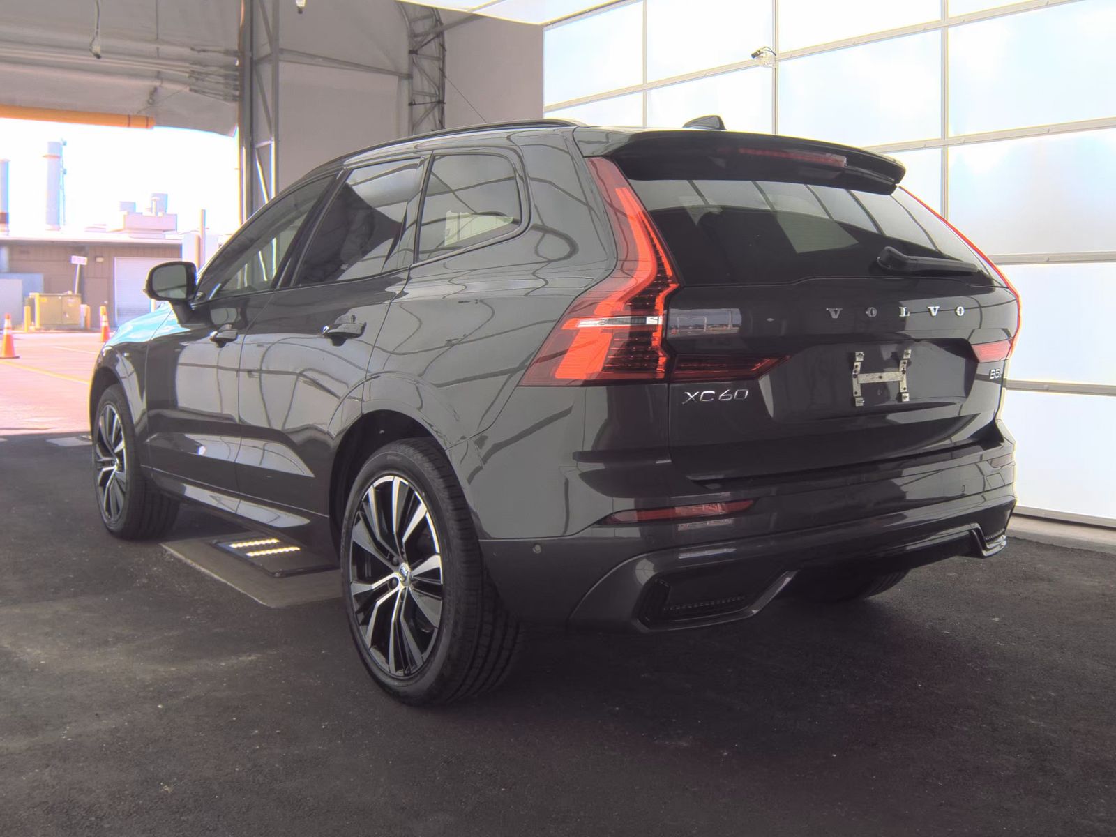 2025 Volvo XC60 B5 Plus AWD