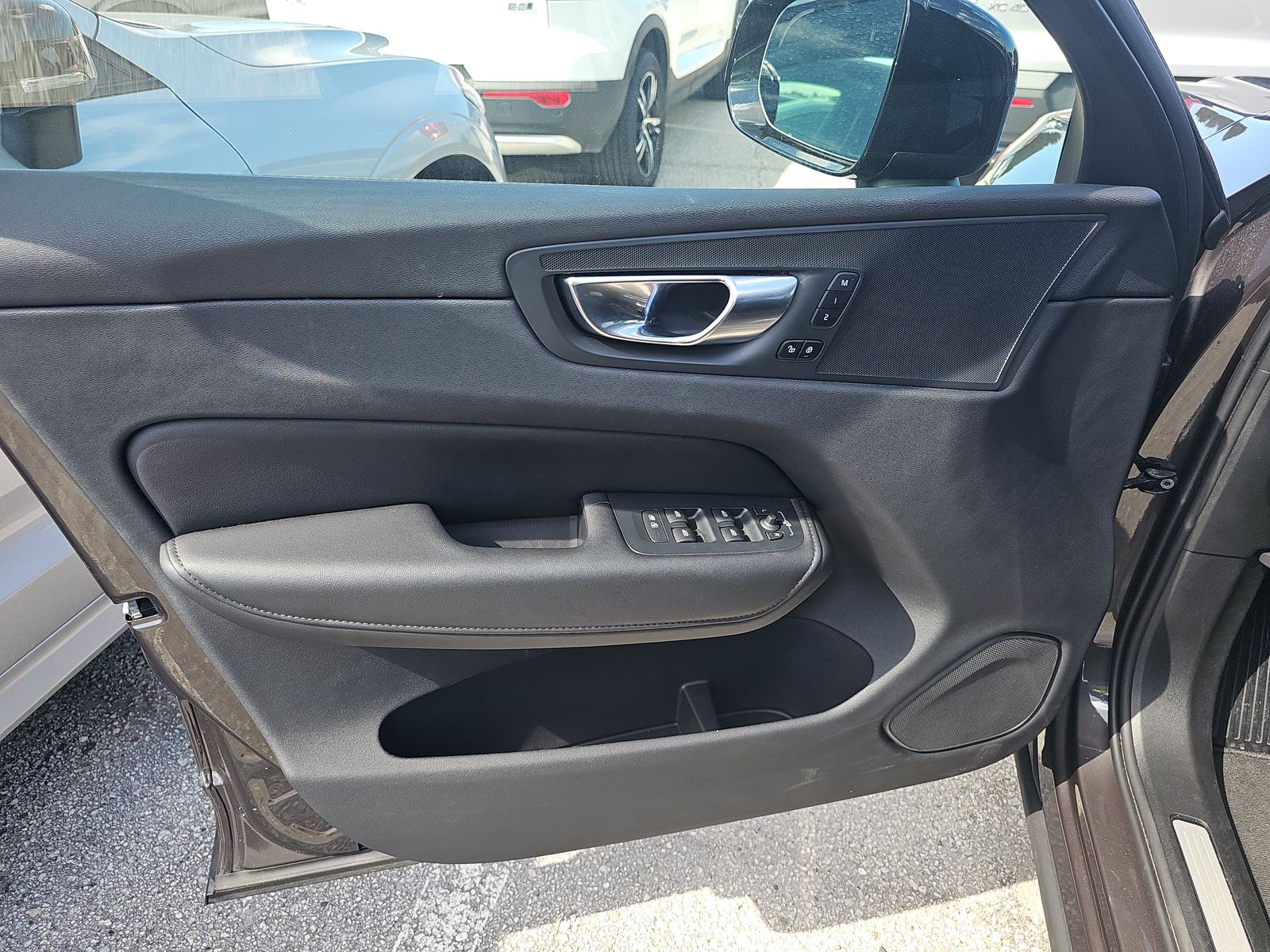 2025 Volvo XC60 B5 Plus AWD