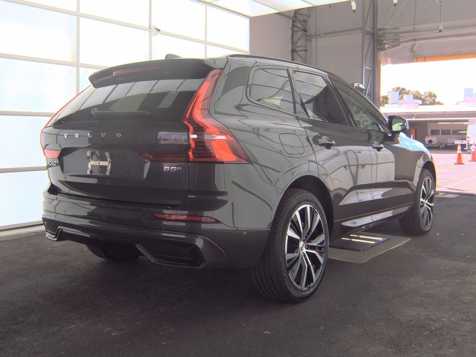 2025 Volvo XC60 B5 Plus AWD