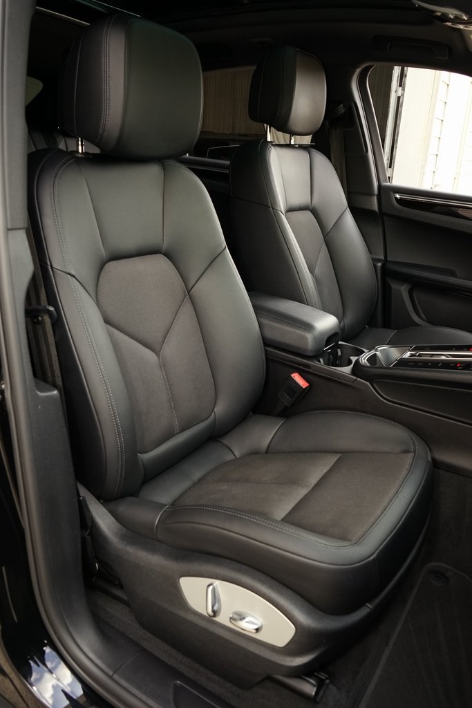 2022 Porsche Macan Base AWD