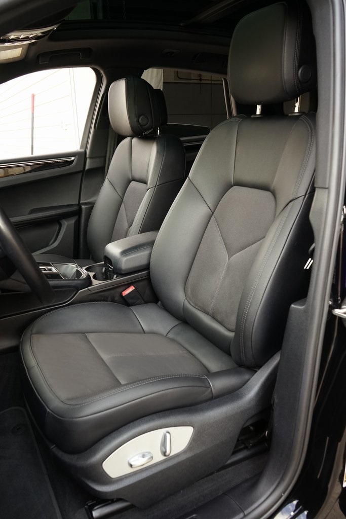 2022 Porsche Macan Base AWD