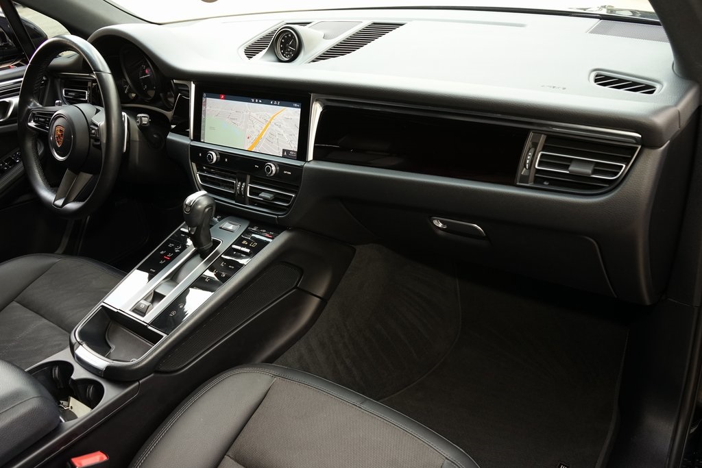 2022 Porsche Macan Base AWD