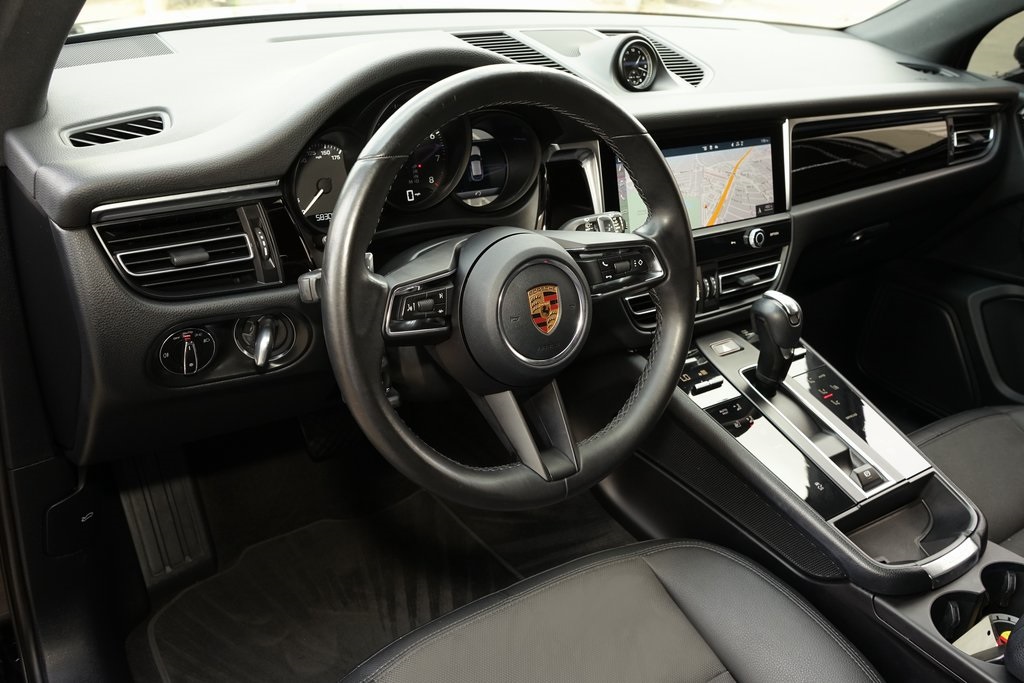 2022 Porsche Macan Base AWD