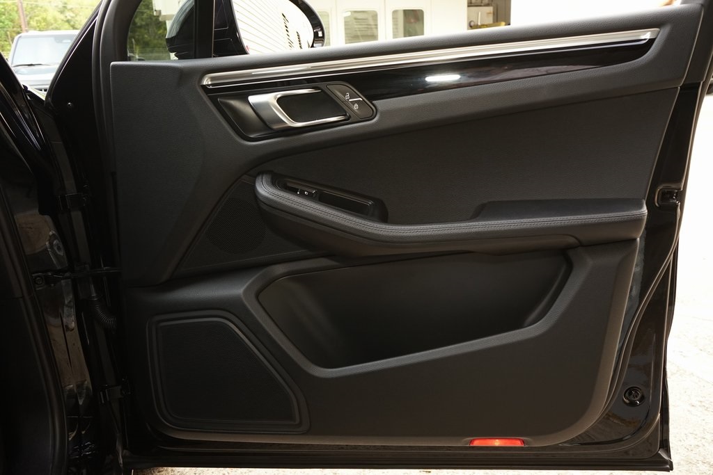 2022 Porsche Macan Base AWD