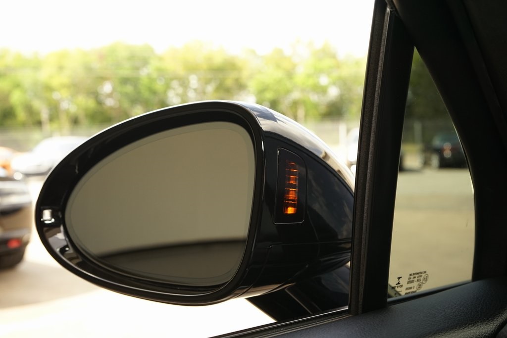 2022 Porsche Macan Base AWD