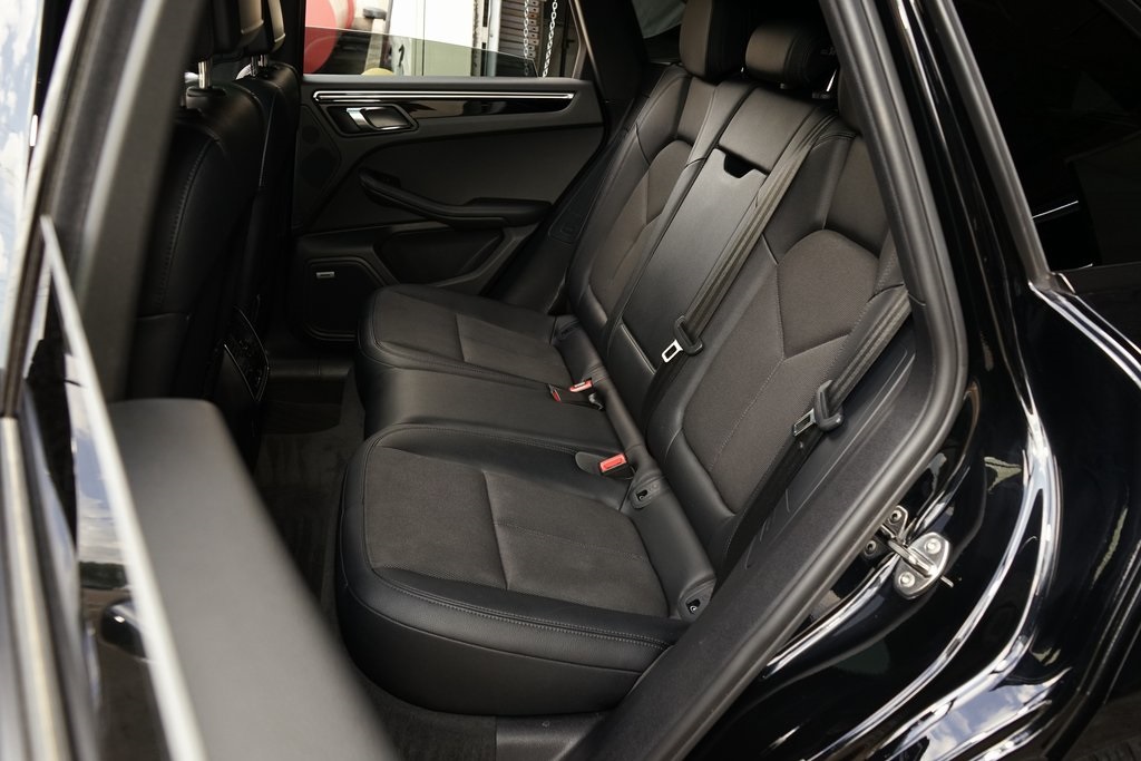 2022 Porsche Macan Base AWD