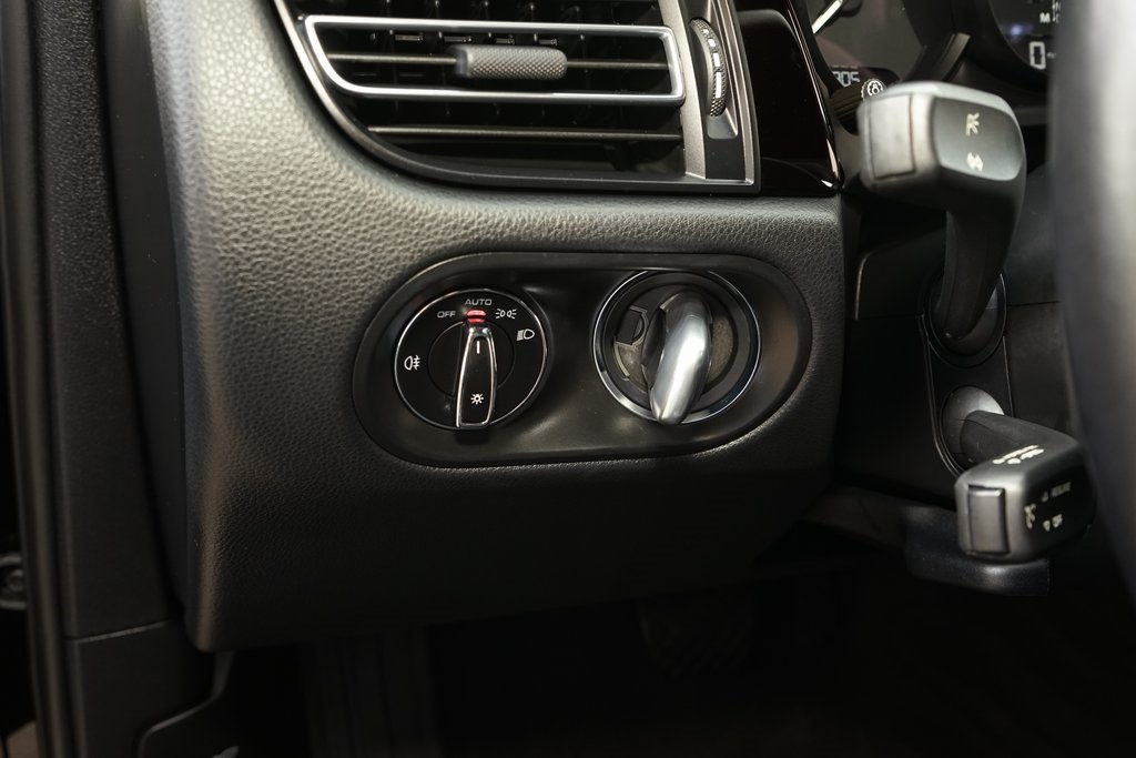 2022 Porsche Macan Base AWD