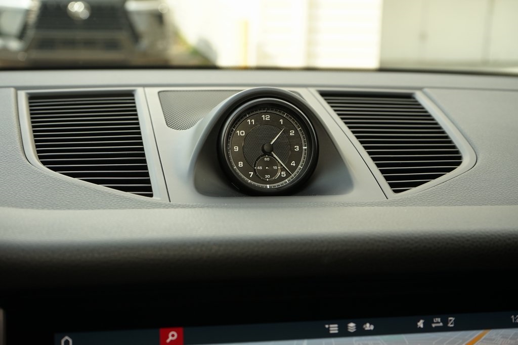 2022 Porsche Macan Base AWD