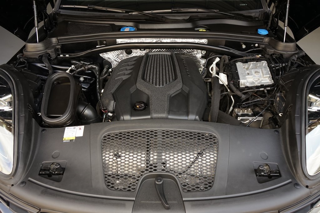 2022 Porsche Macan Base AWD