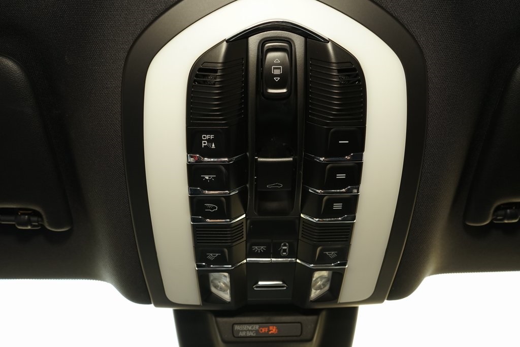 2022 Porsche Macan Base AWD