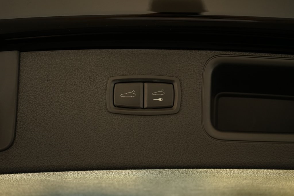 2022 Porsche Macan Base AWD