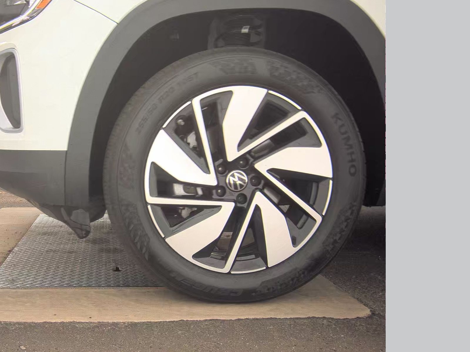 2025 Volkswagen Atlas 2.0T SE FWD