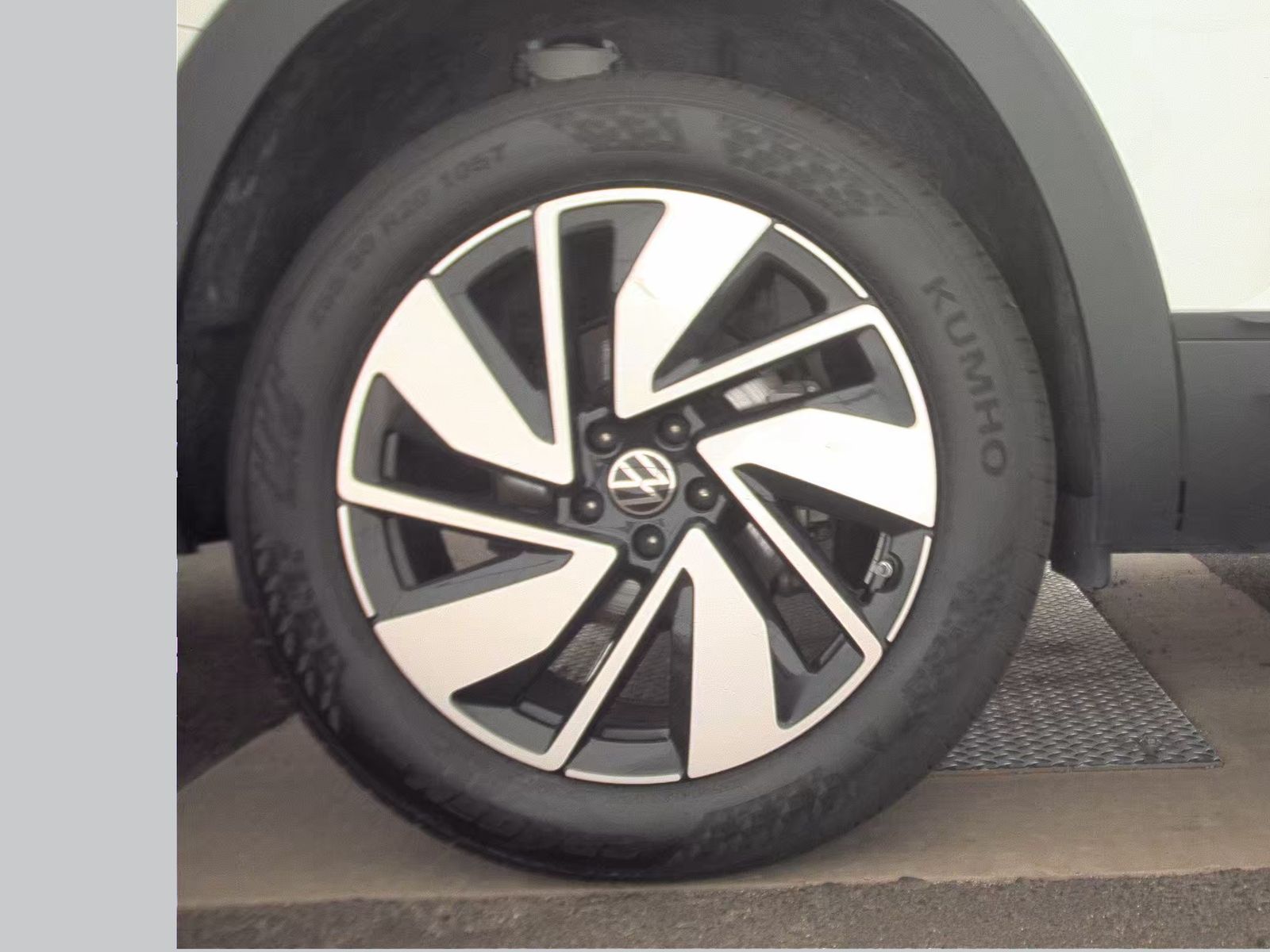 2025 Volkswagen Atlas 2.0T SE FWD