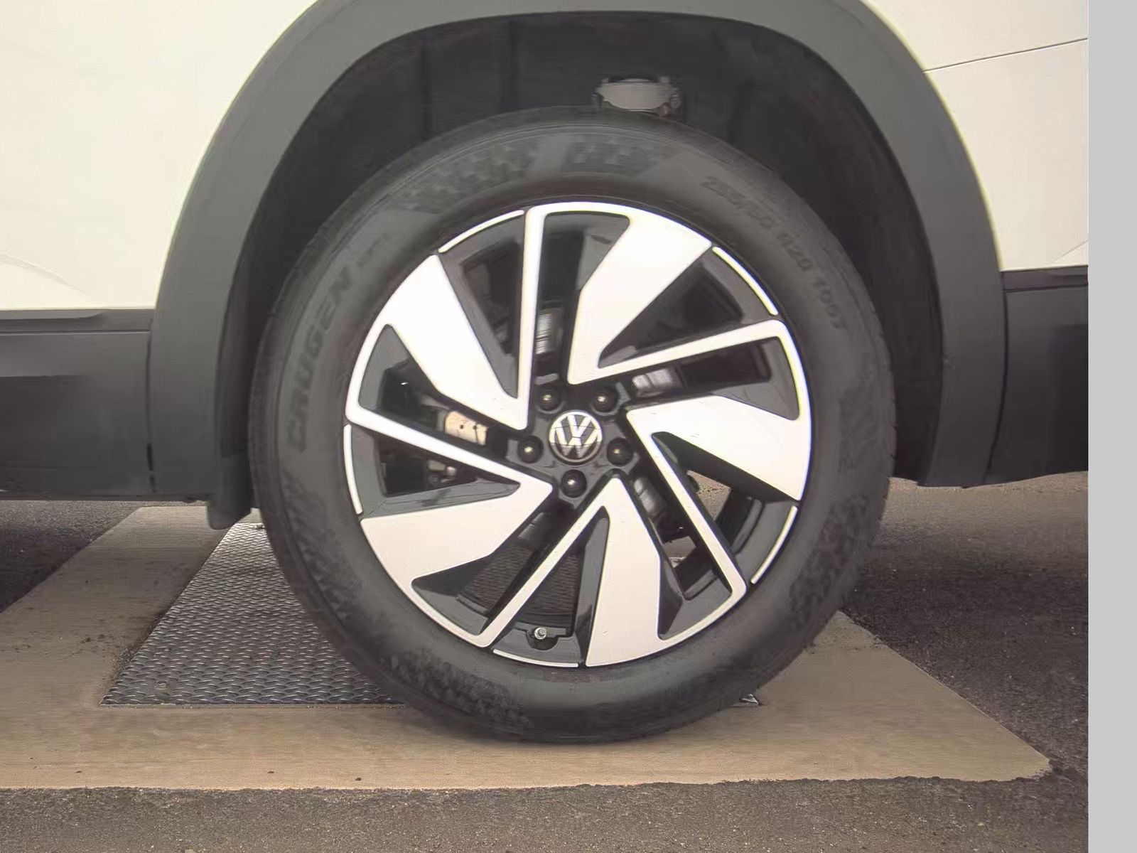 2025 Volkswagen Atlas 2.0T SE FWD