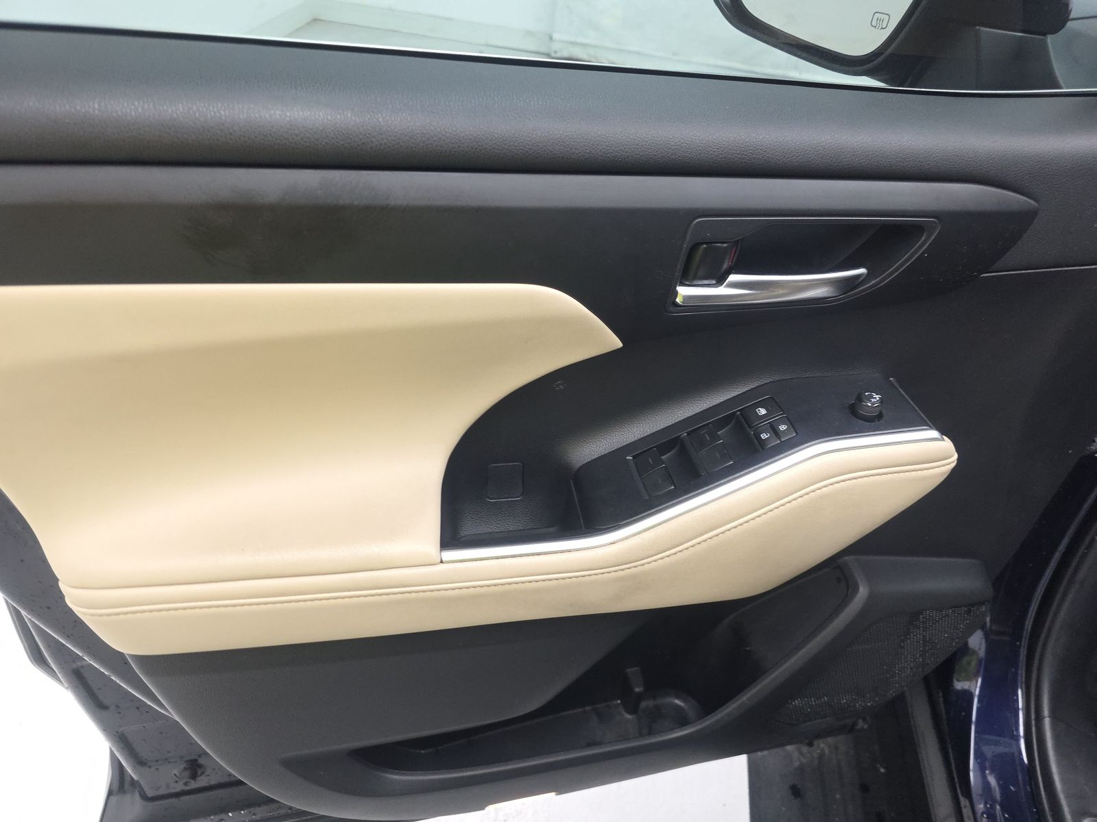 2023 Toyota Highlander XLE FWD