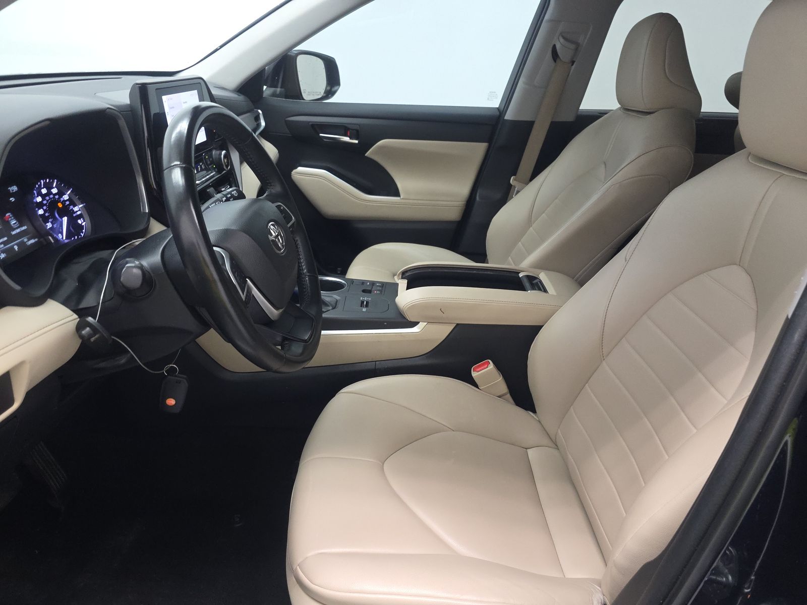 2023 Toyota Highlander XLE FWD