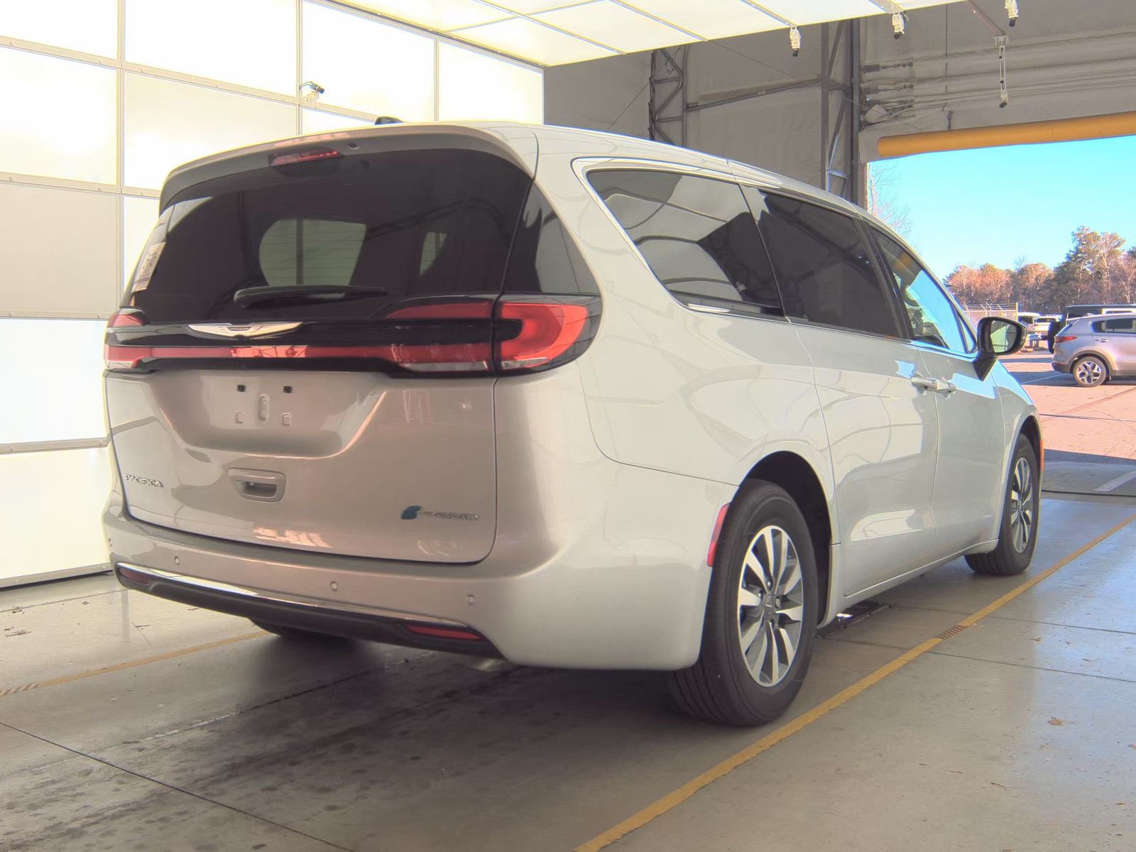 2024 Chrysler Pacifica Hybrid Select FWD