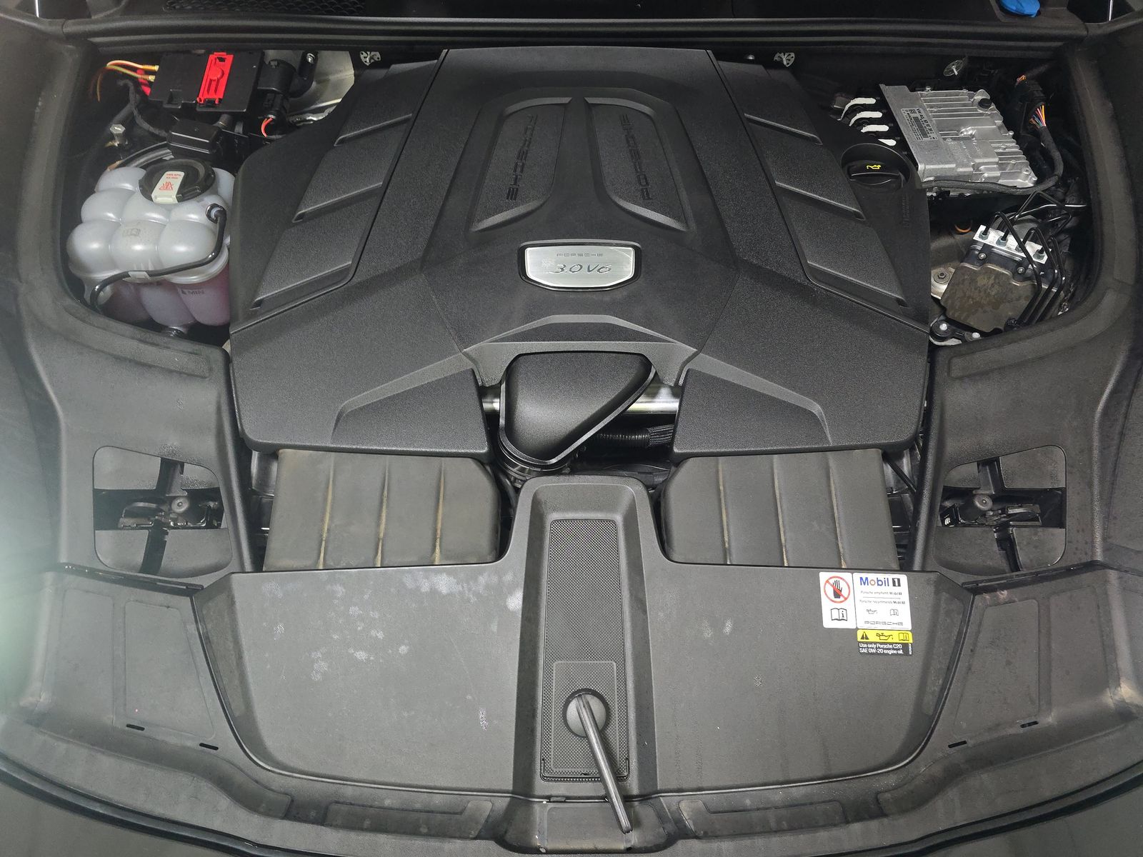 2023 Porsche Cayenne Platinum Edition AWD