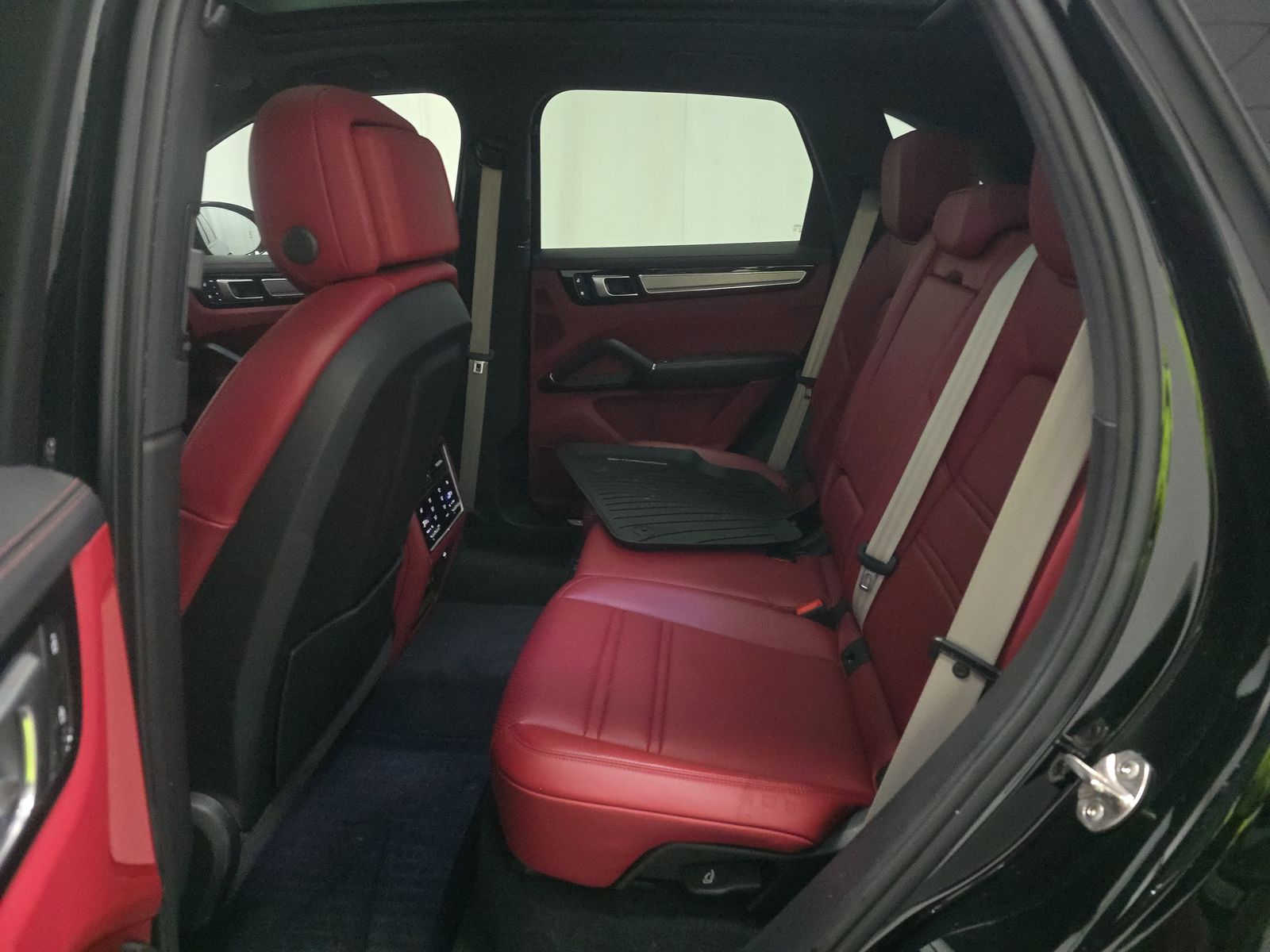 2023 Porsche Cayenne Platinum Edition AWD