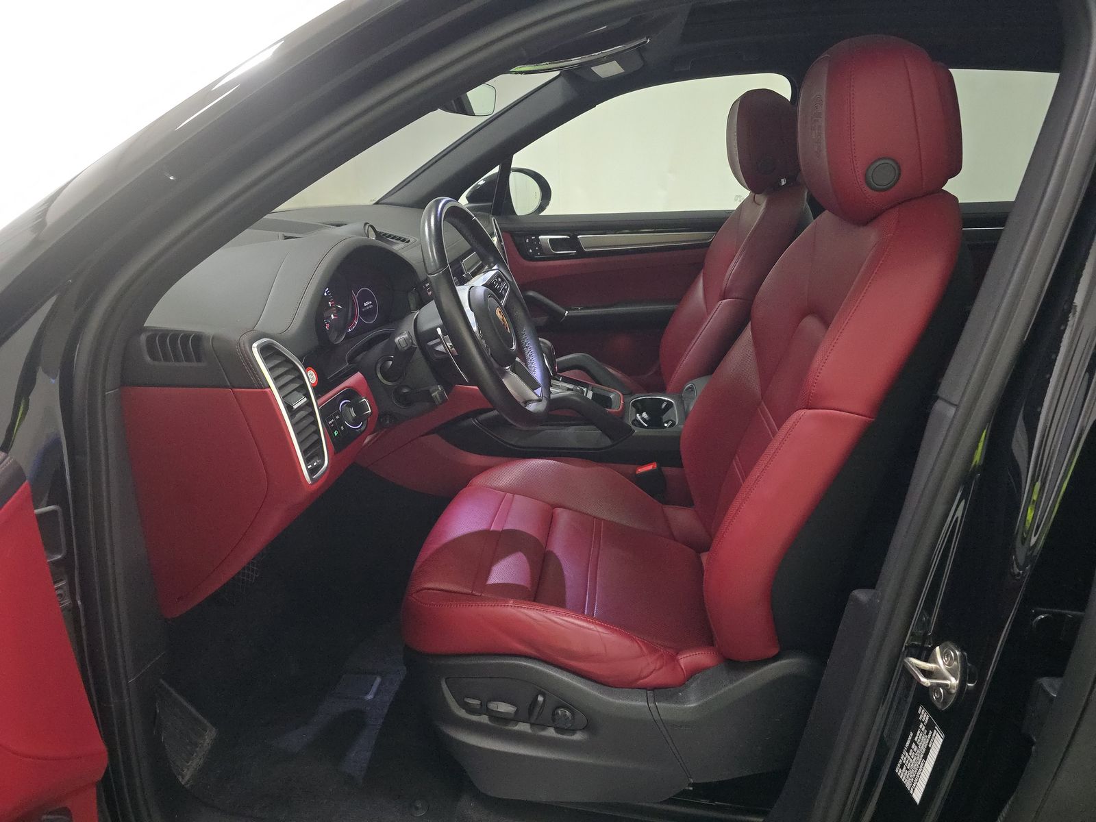 2023 Porsche Cayenne Platinum Edition AWD