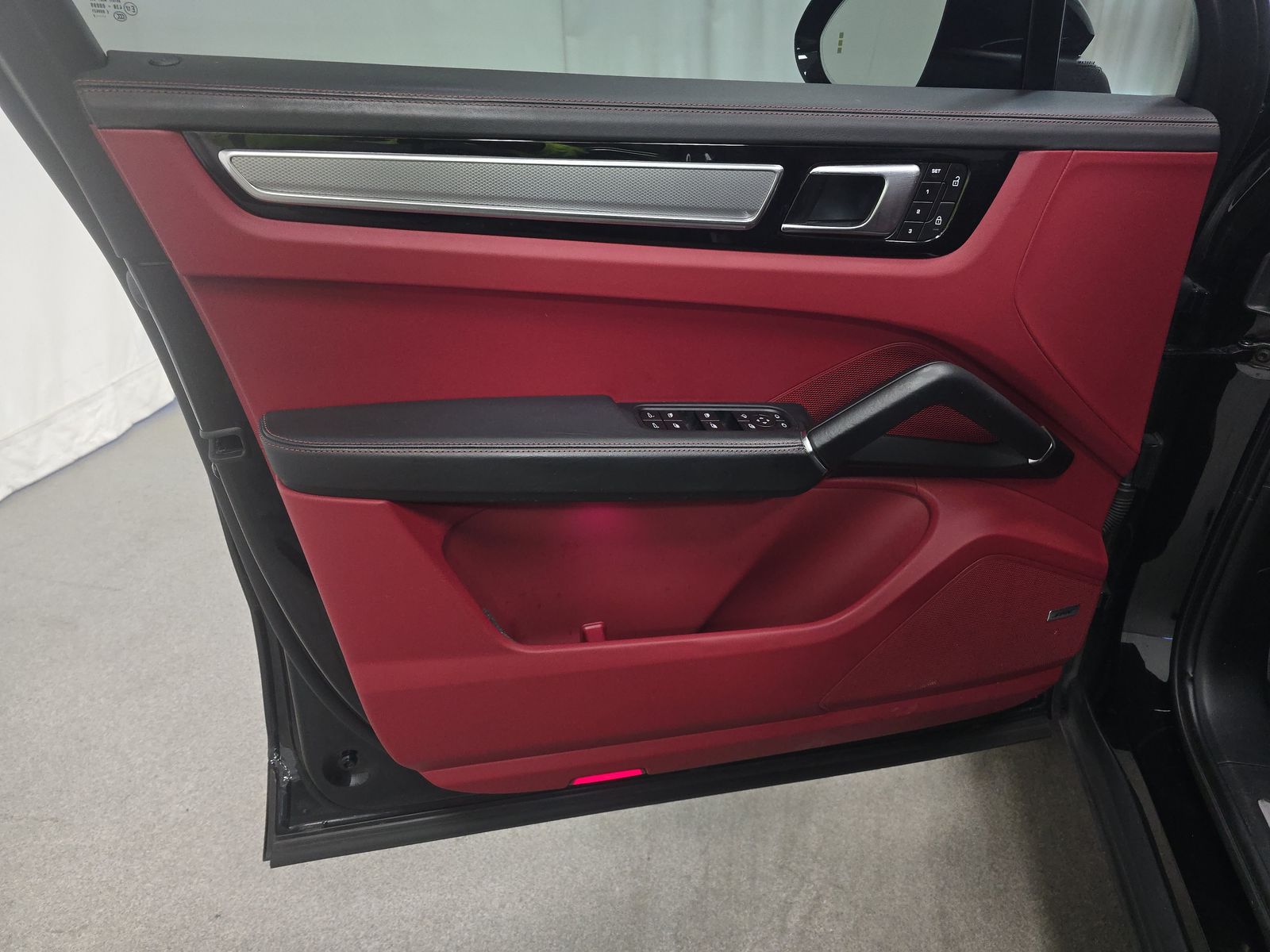 2023 Porsche Cayenne Platinum Edition AWD