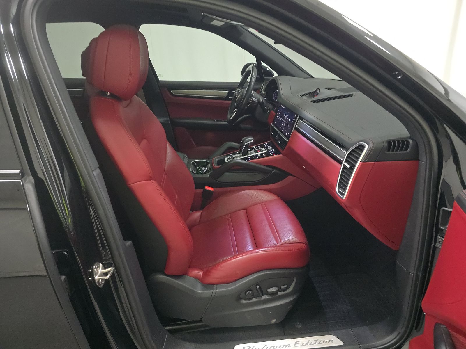 2023 Porsche Cayenne Platinum Edition AWD