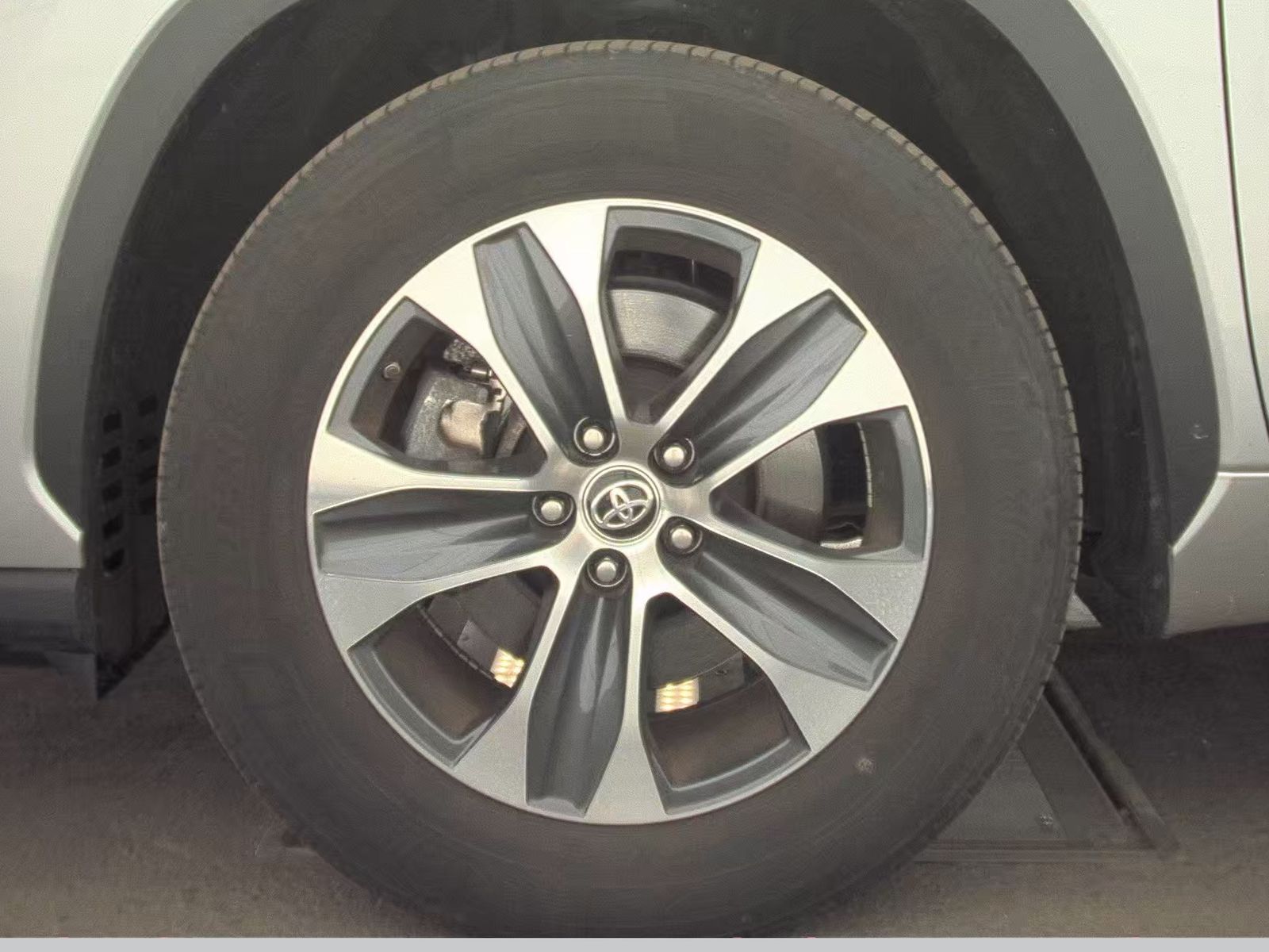 2024 Toyota Highlander XLE FWD