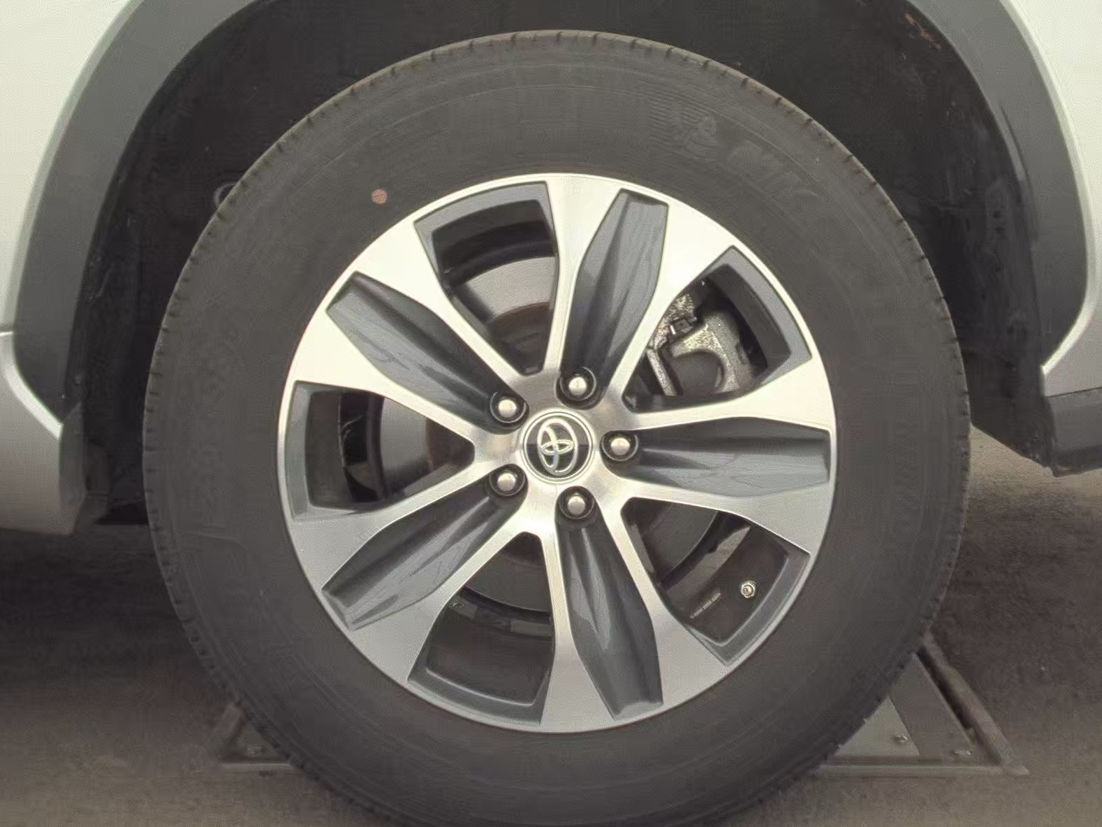 2024 Toyota Highlander XLE FWD