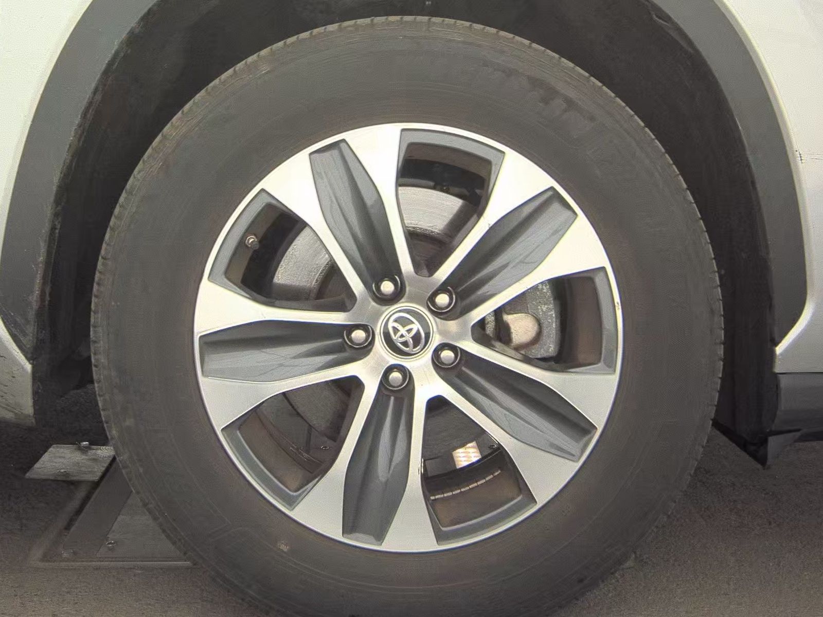 2024 Toyota Highlander XLE FWD