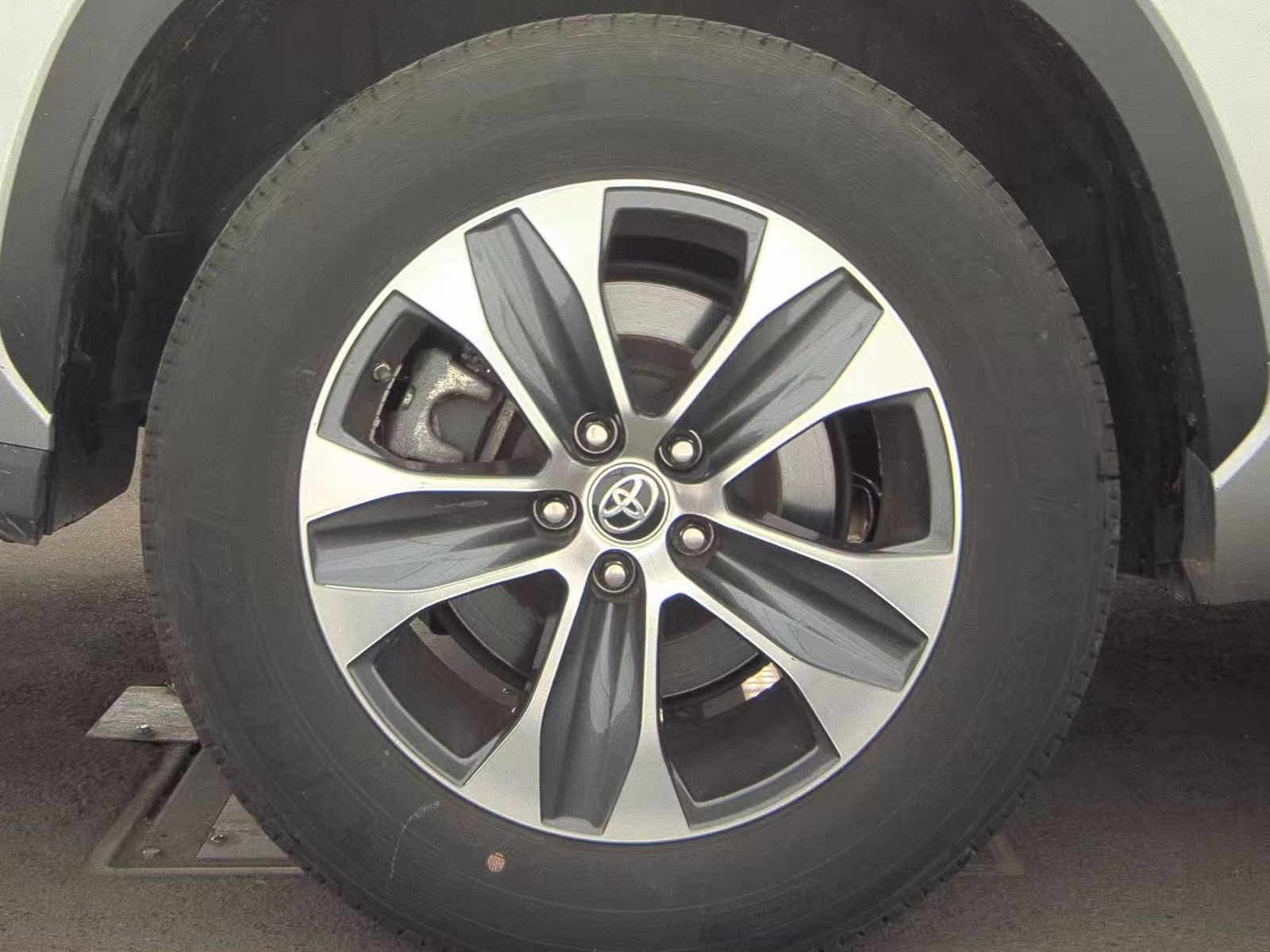 2024 Toyota Highlander XLE FWD