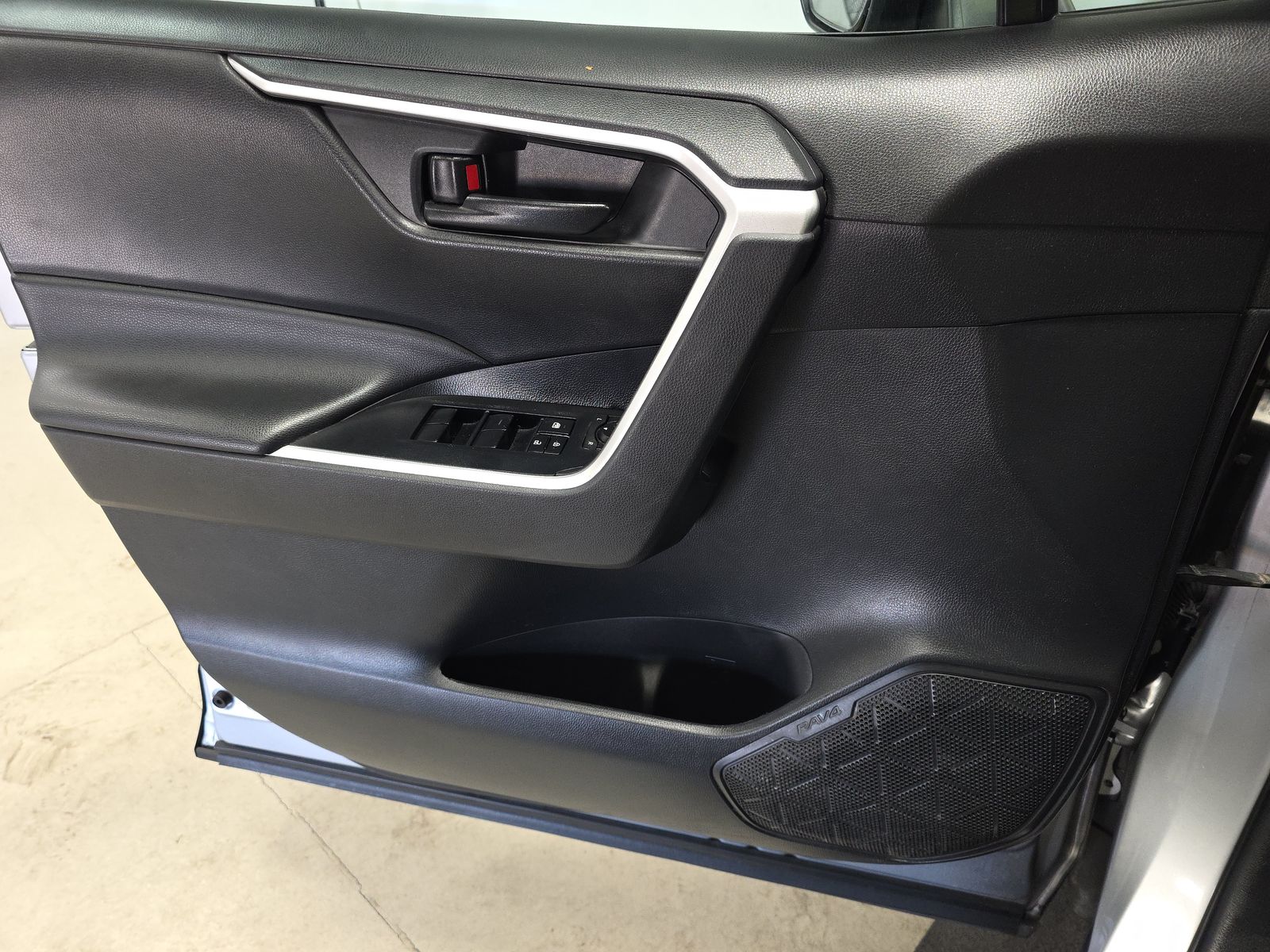 2022 Toyota RAV4 LE FWD