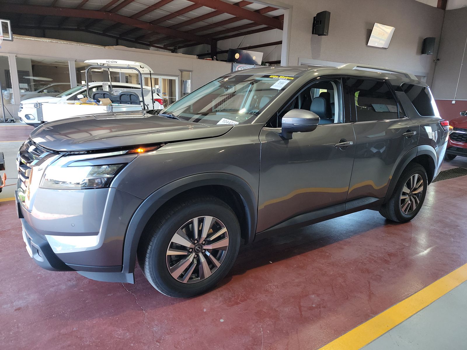 2022 Nissan Pathfinder SL AWD