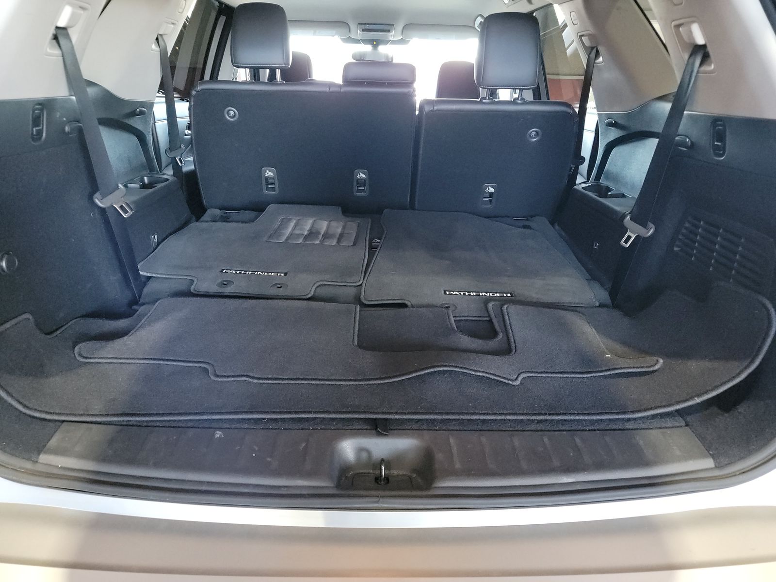 2022 Nissan Pathfinder SL AWD