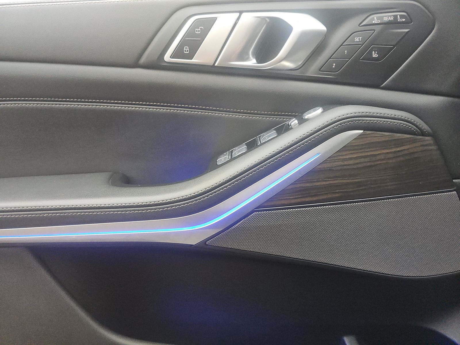 2023 BMW X7 xDrive40i AWD