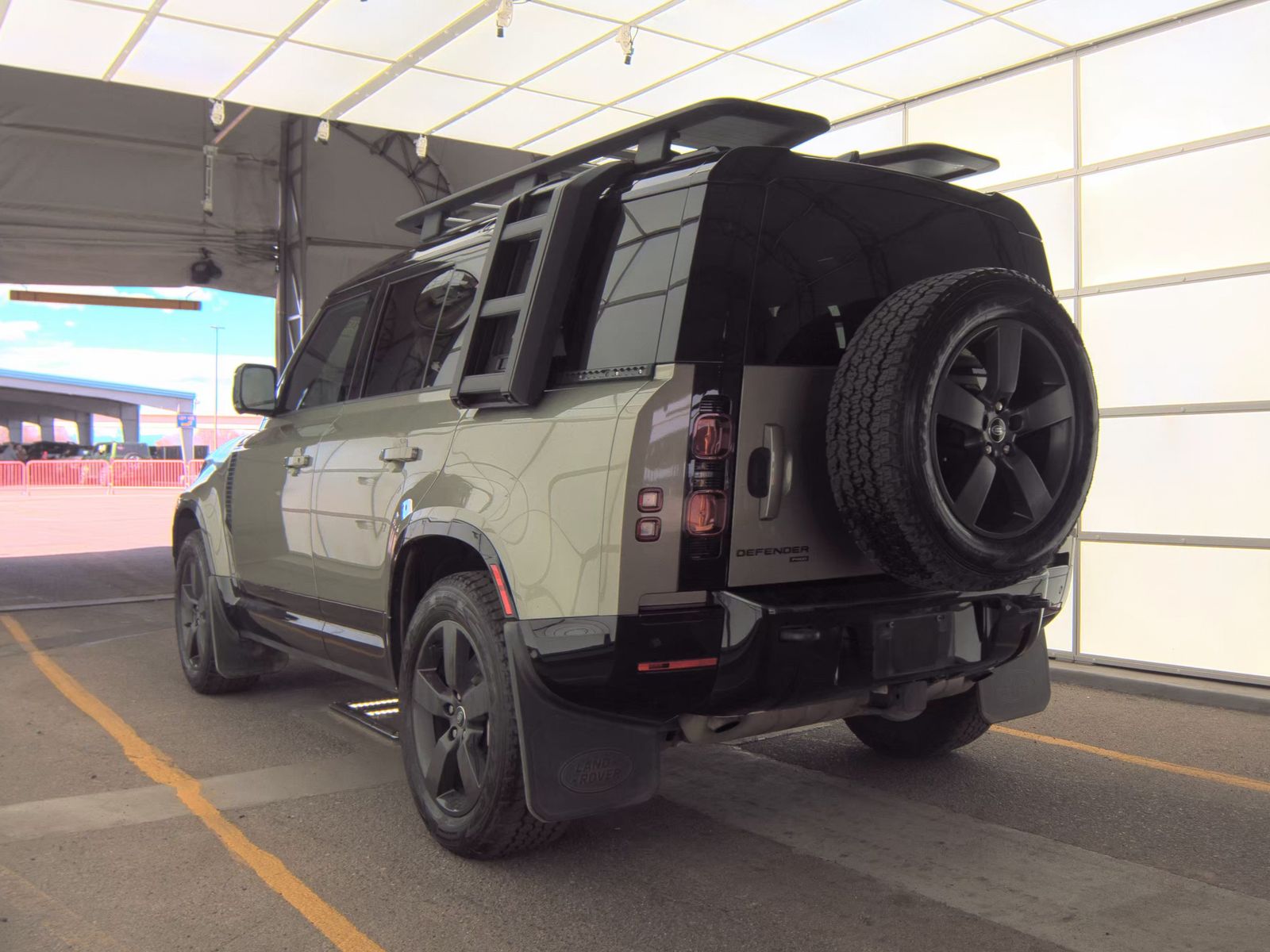 2022 Land Rover Defender 110 X-Dynamic SE AWD