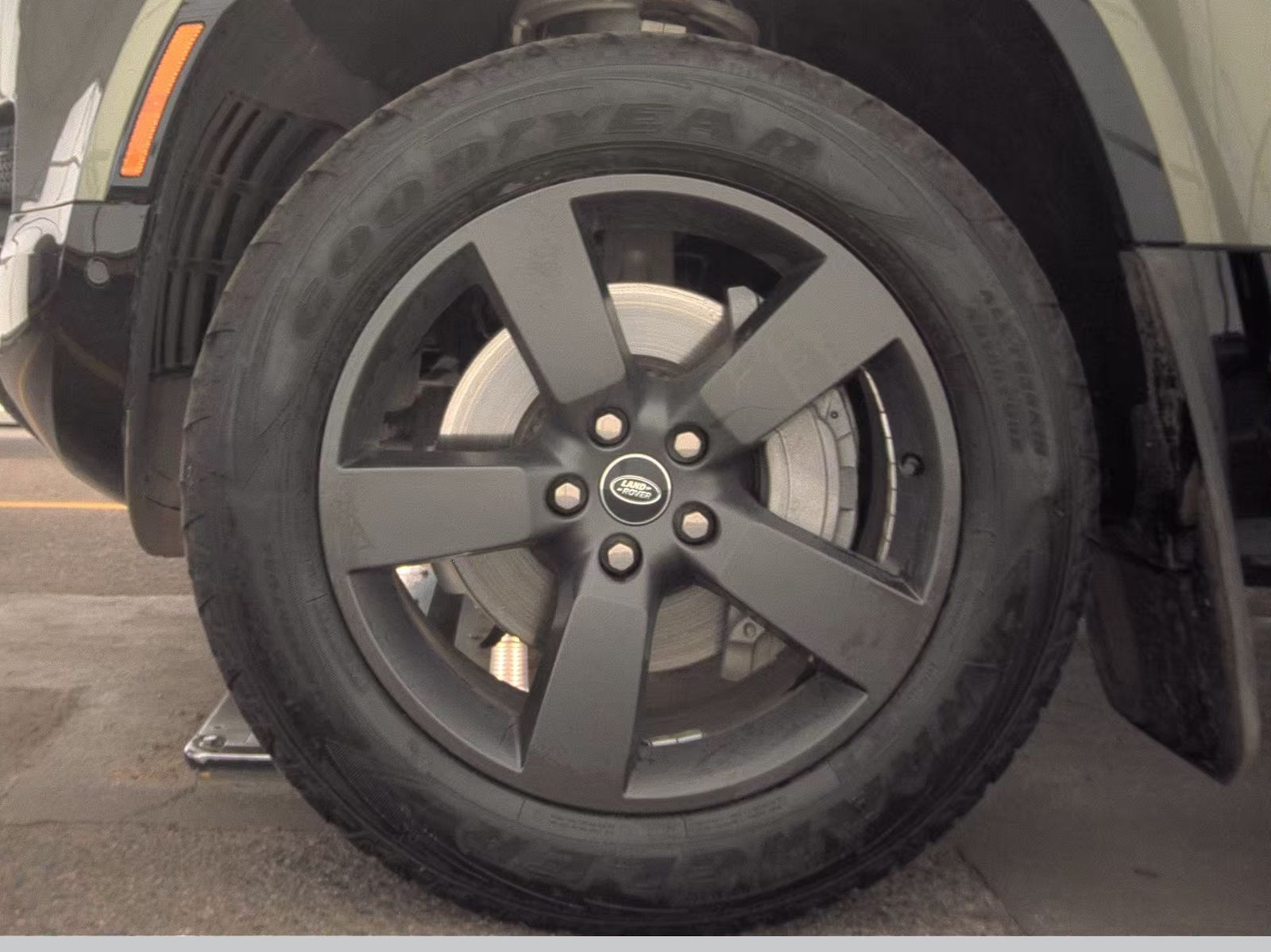 2022 Land Rover Defender 110 X-Dynamic SE AWD