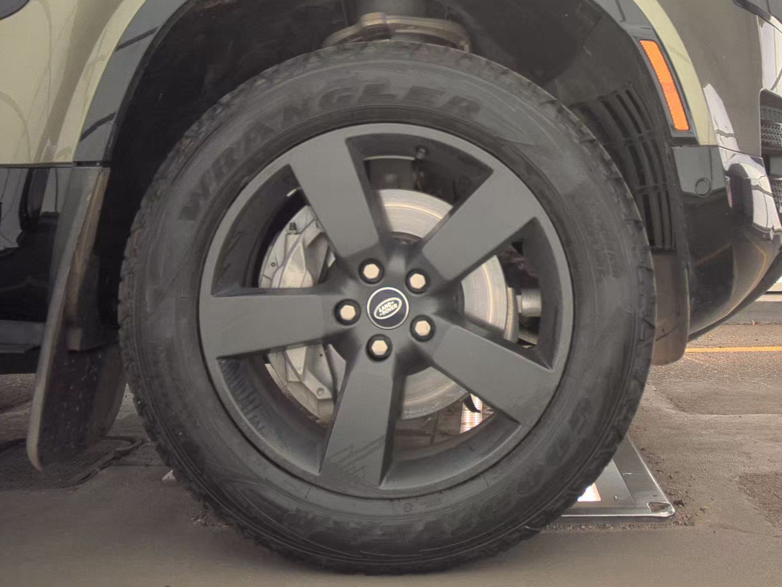 2022 Land Rover Defender 110 X-Dynamic SE AWD