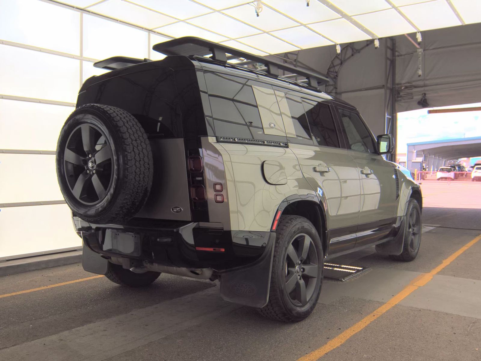 2022 Land Rover Defender 110 X-Dynamic SE AWD