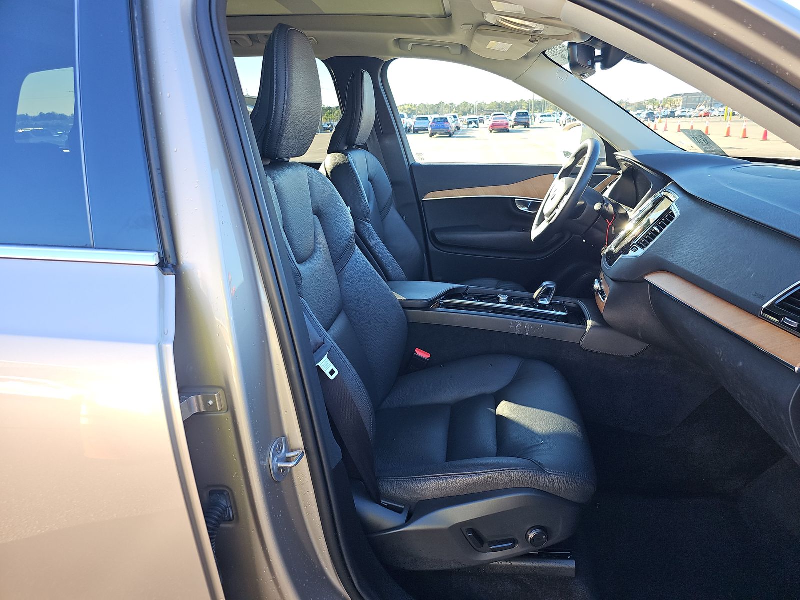 2024 Volvo XC90 B5 Plus AWD